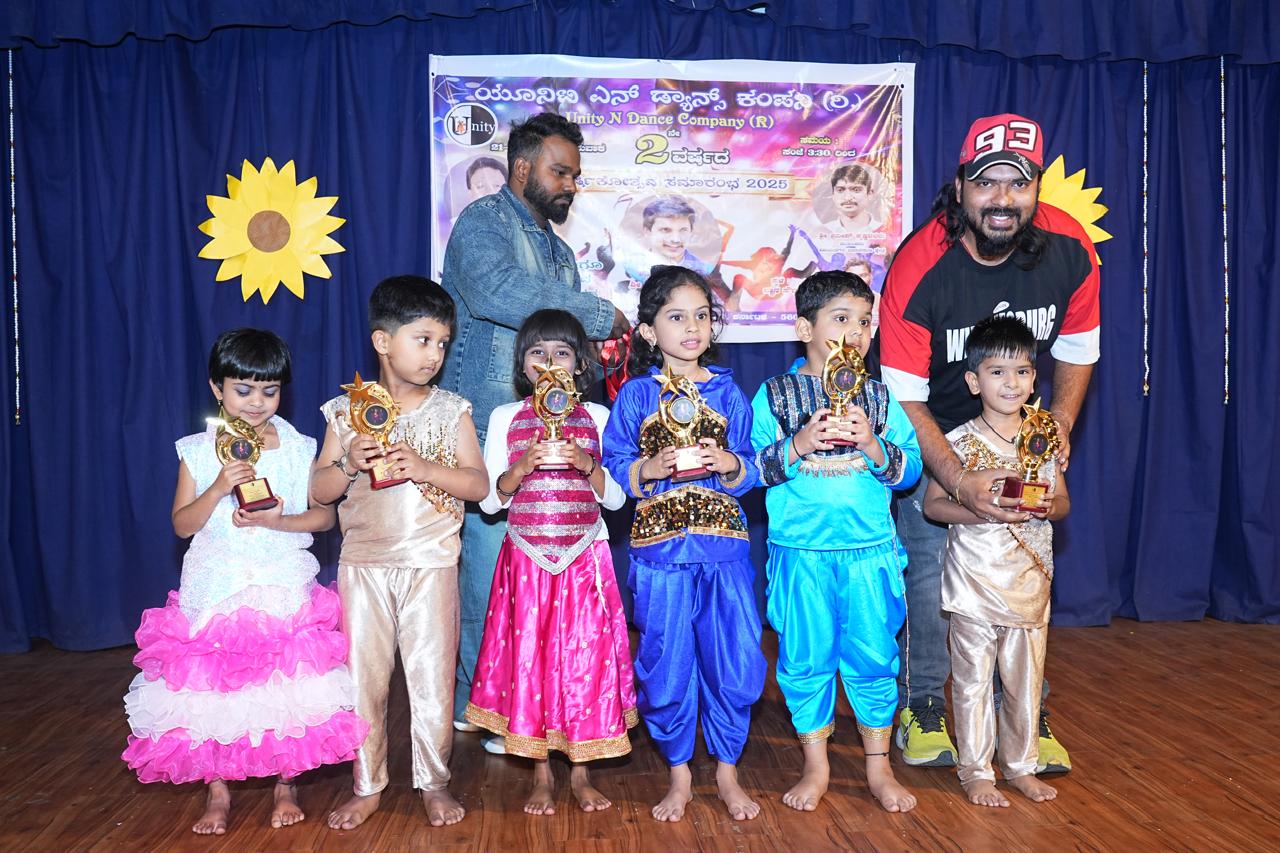 Smiles full of pride and hearts full of joy.
A beautiful moment of encouragement and celebration.